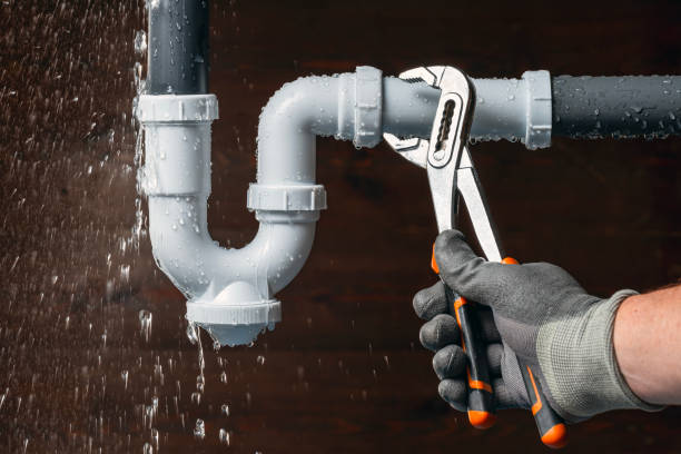 Professional Leak Detection technician working in Girard, IL
